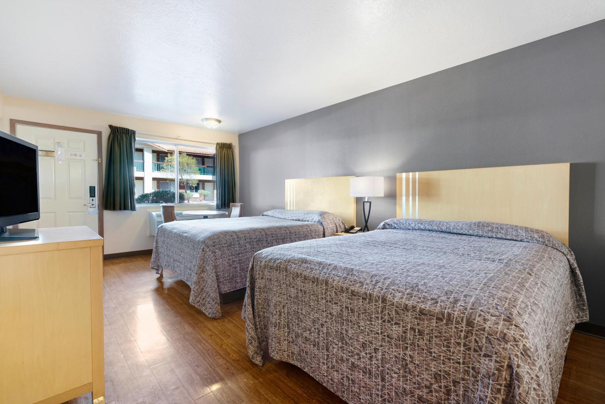 2 Queen Beds Pet Friendly,1710609856:JPEG
